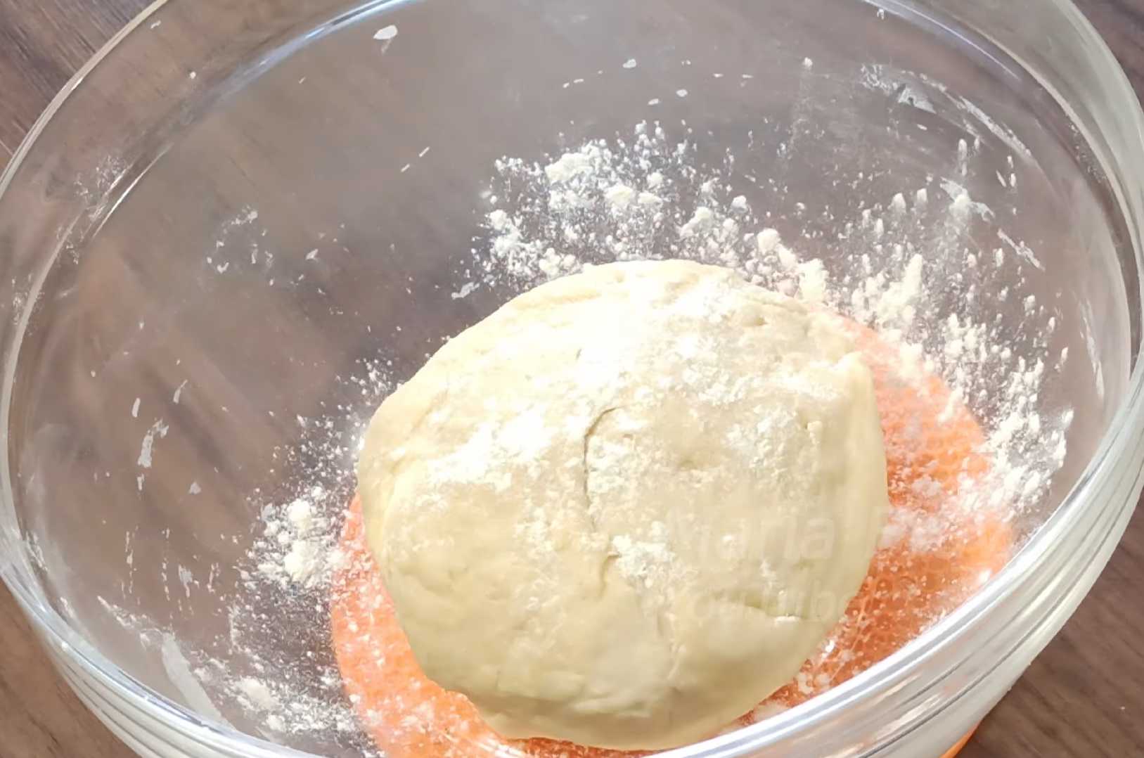 Пицца с копченой курицей в духовке-Шаг 3