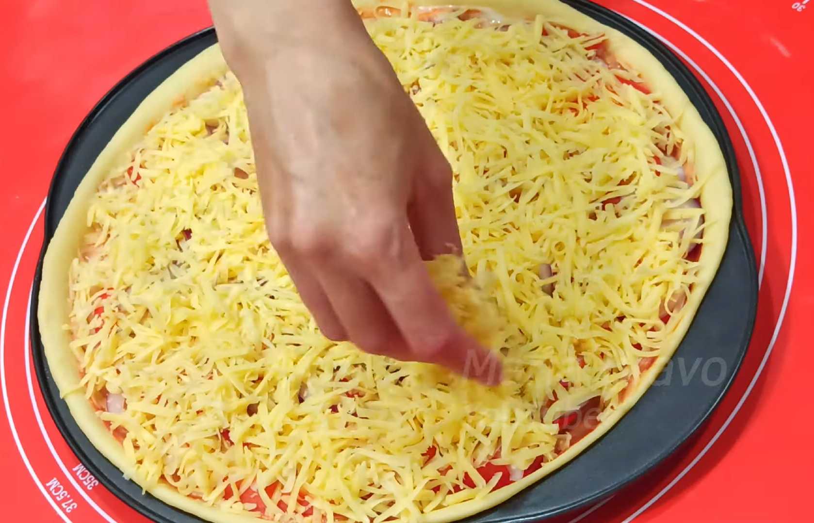 Пицца с копченой курицей в духовке-Шаг 8