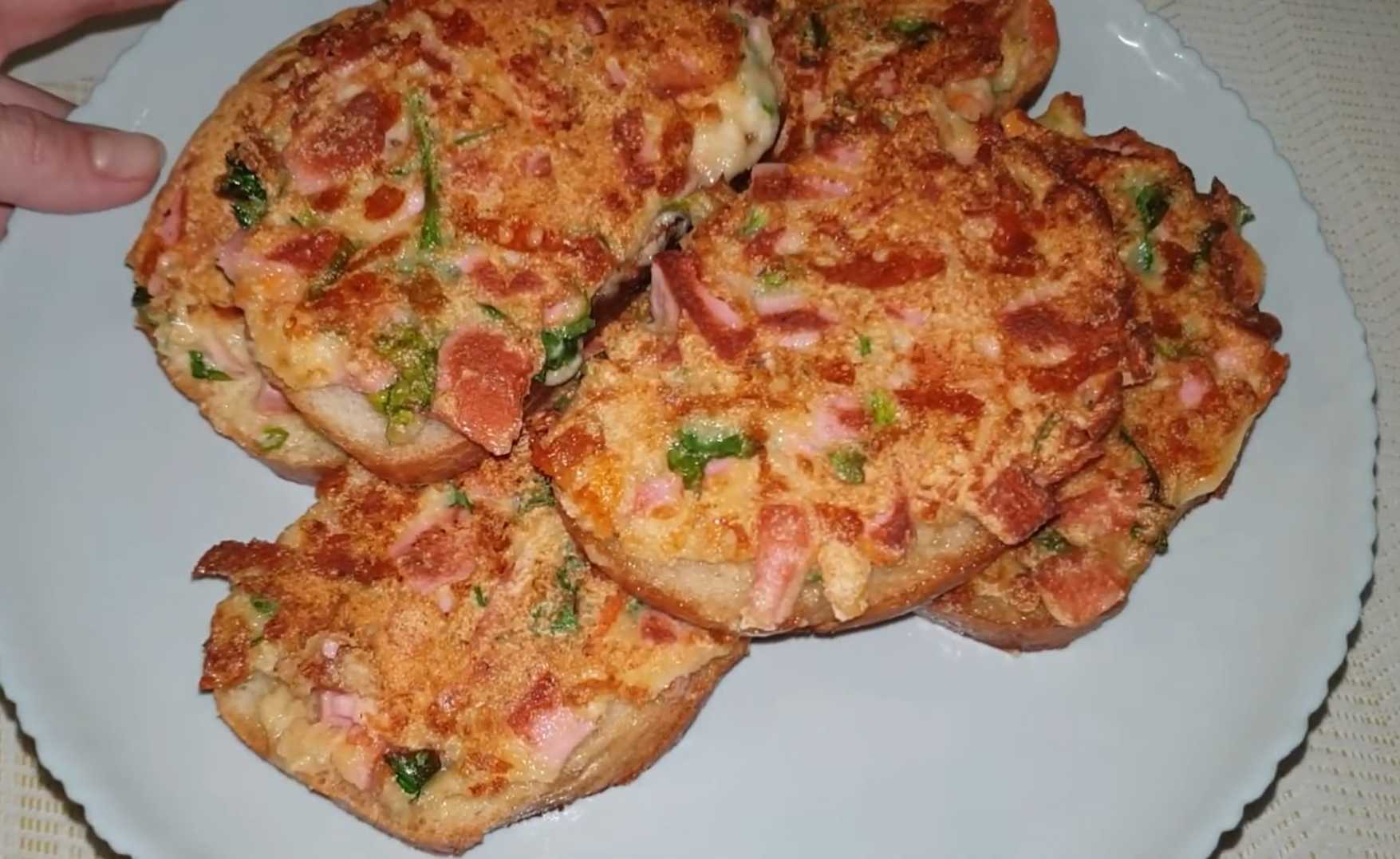 Мини-пицца на сковороде из батона-Шаг 10