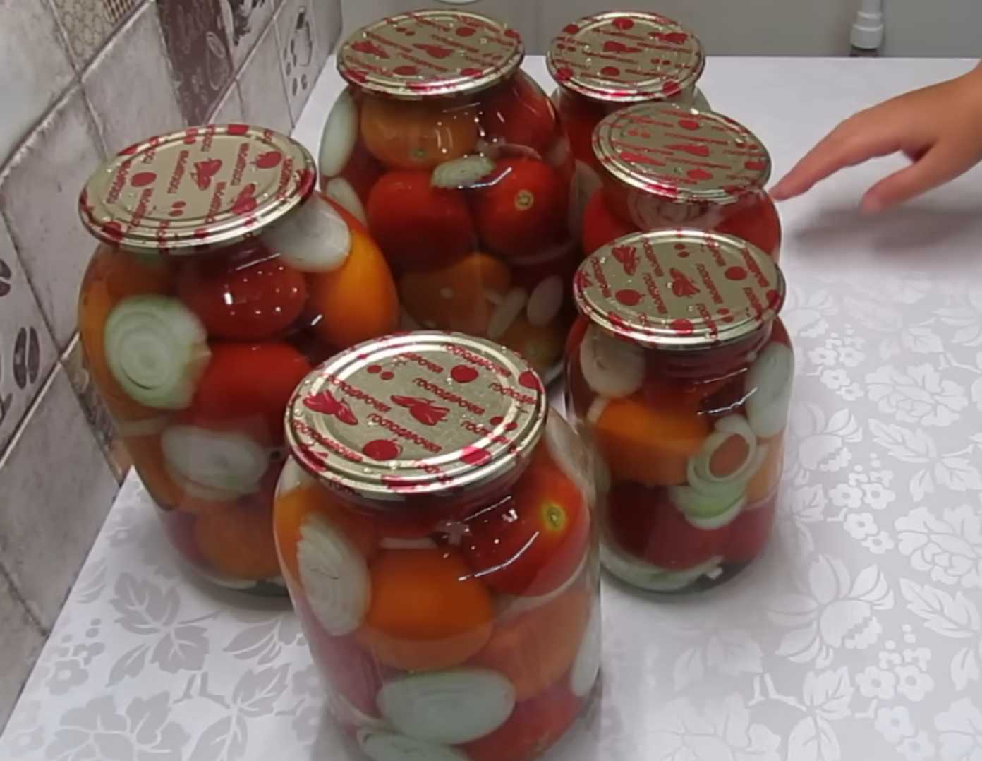 Маринованные помидоры сладкие с луком-Шаг 7