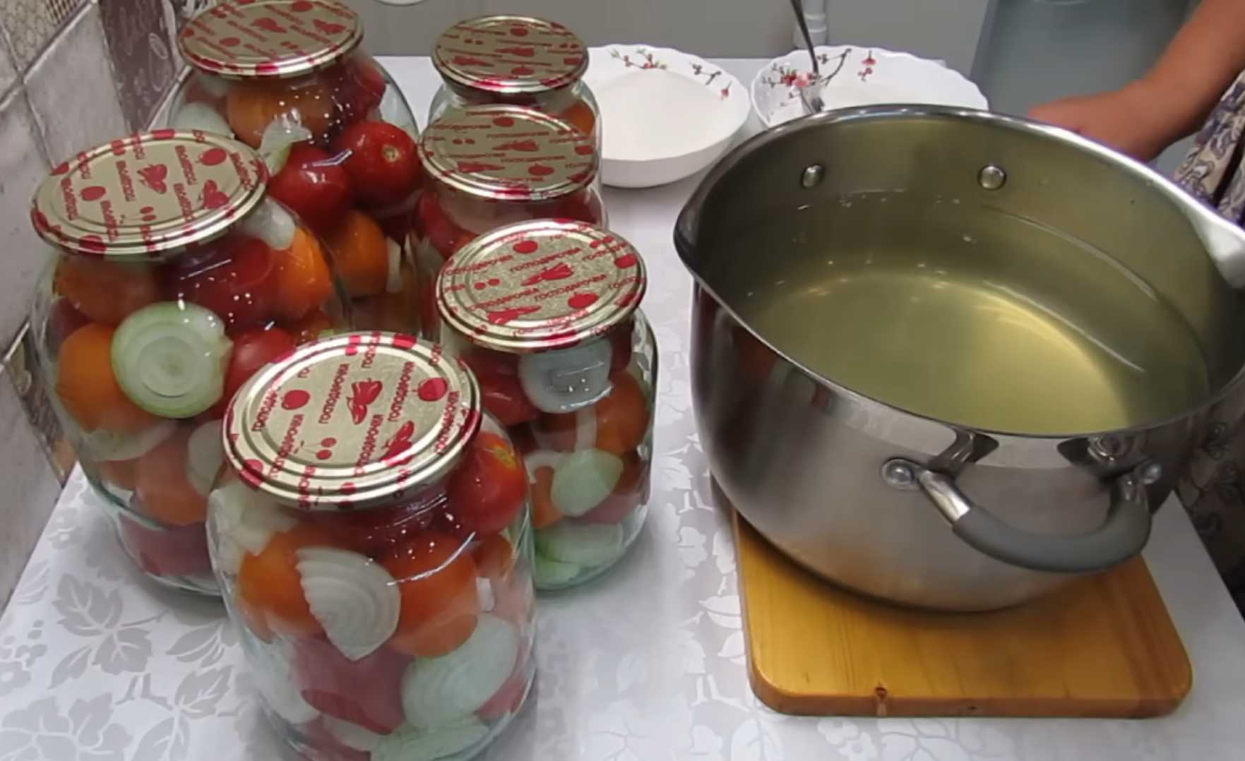 Маринованные помидоры сладкие с луком-Шаг 8