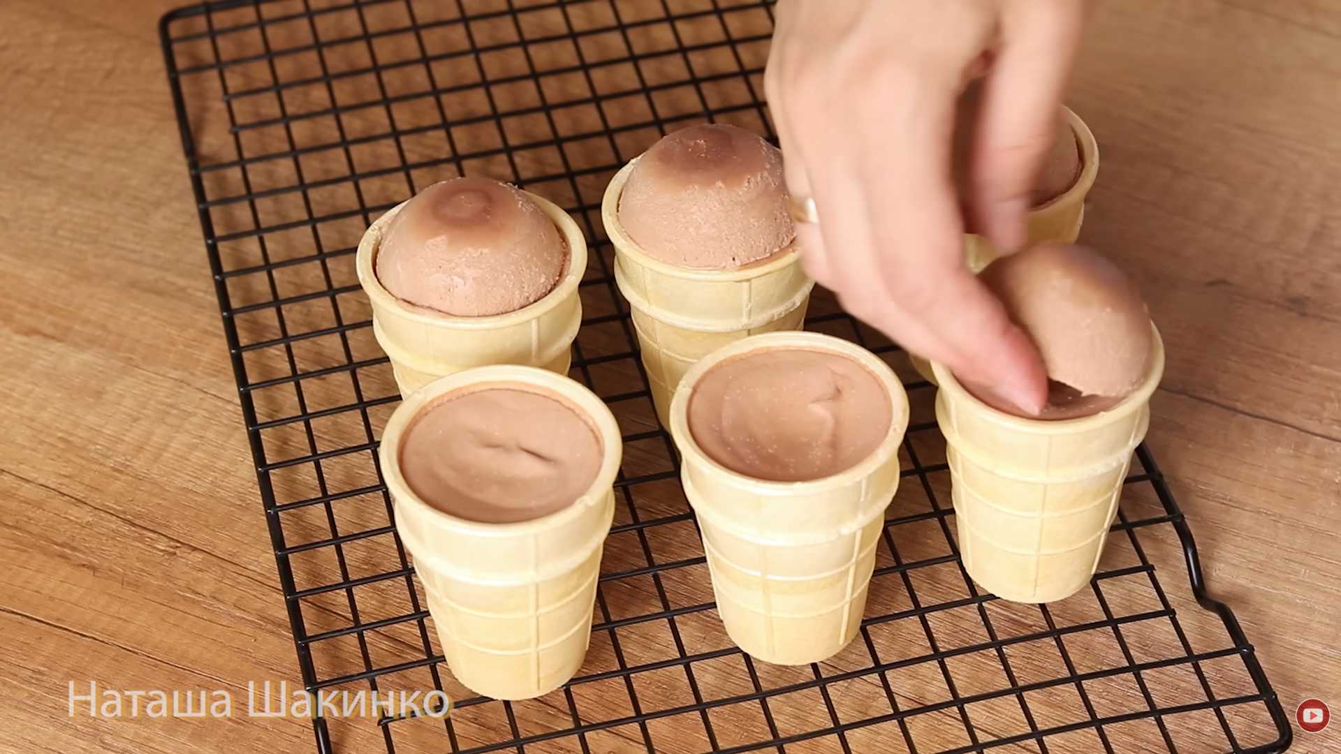 Домашнее мороженое в вафельных стаканчиках — Шаг 10