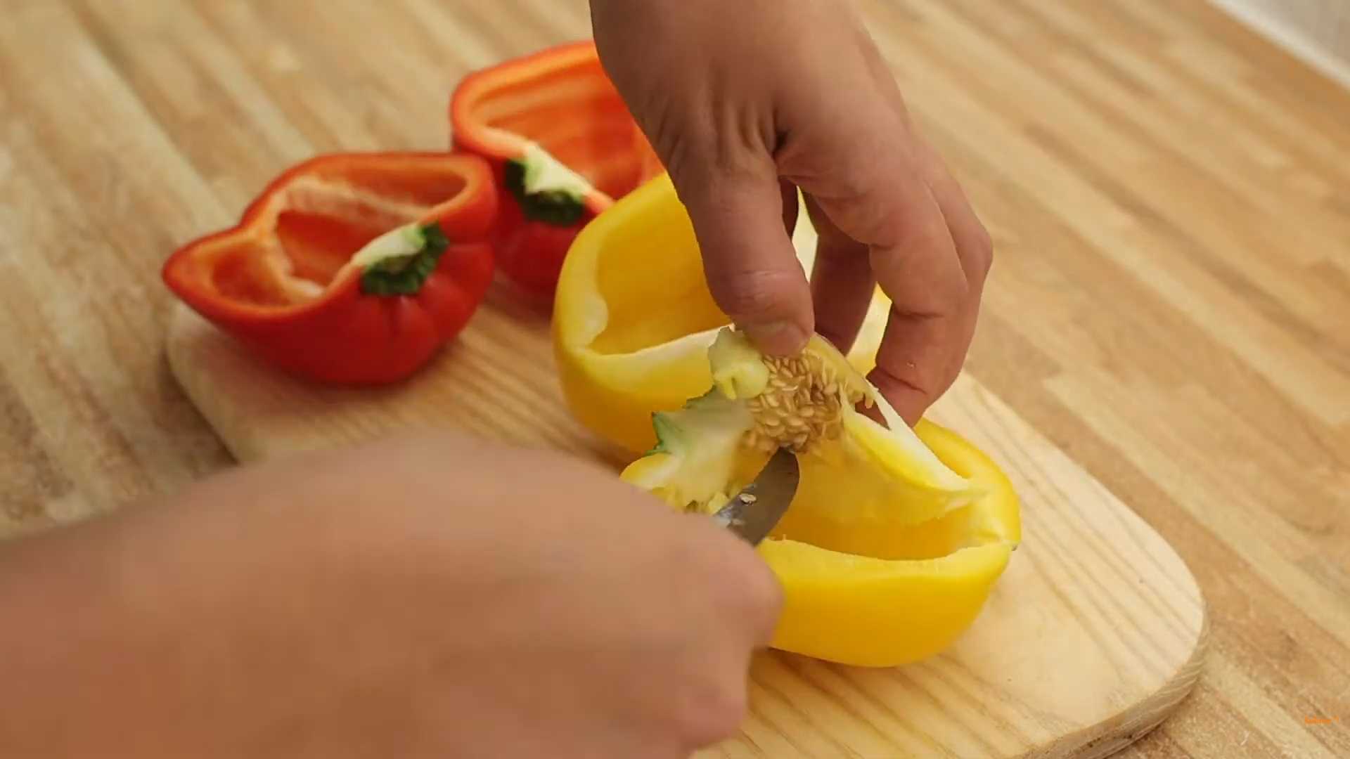 Сладкий перец, фаршированный киноа и фетой-Шаг 1