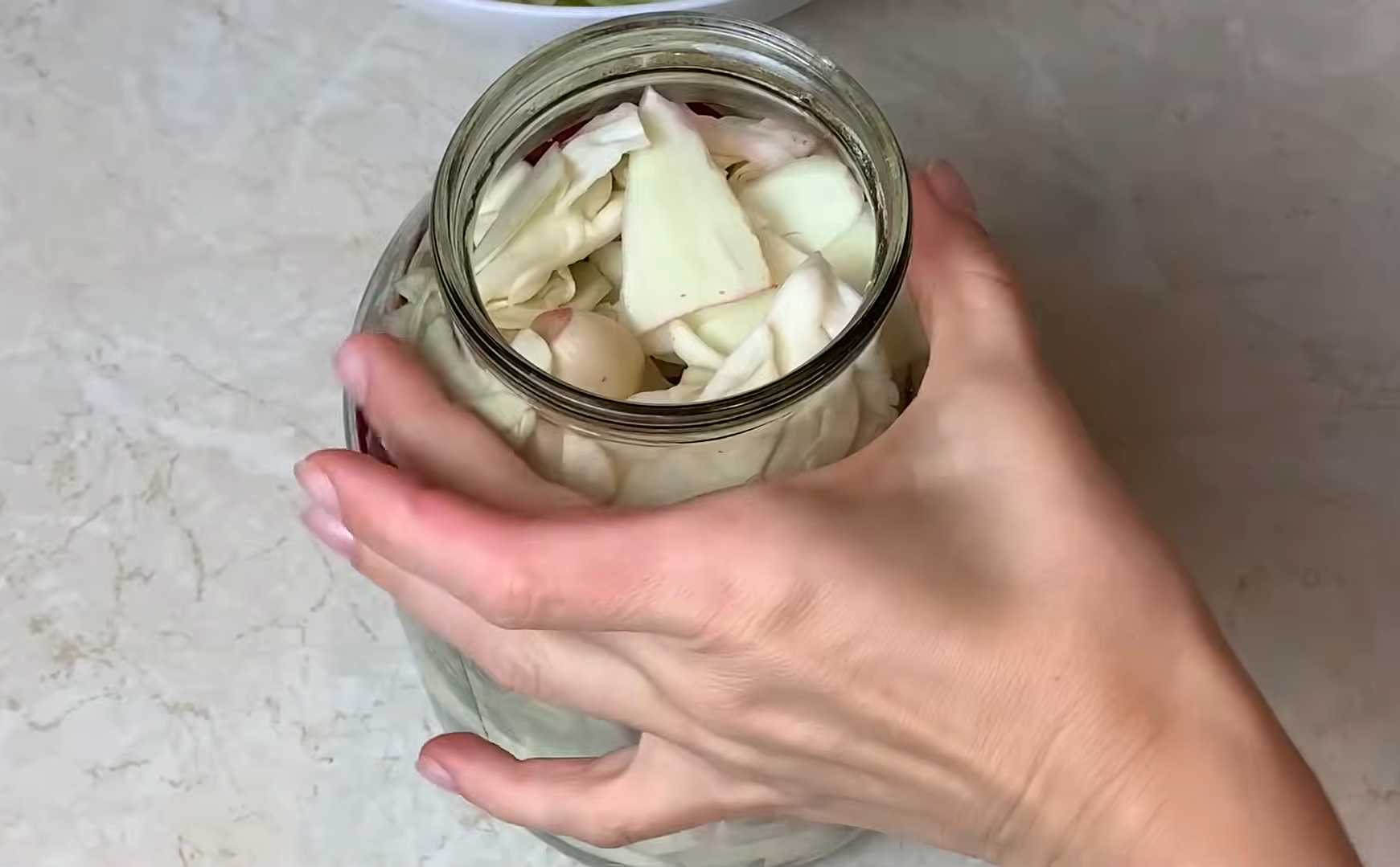 Маринованная капуста со свеклой-Шаг 5