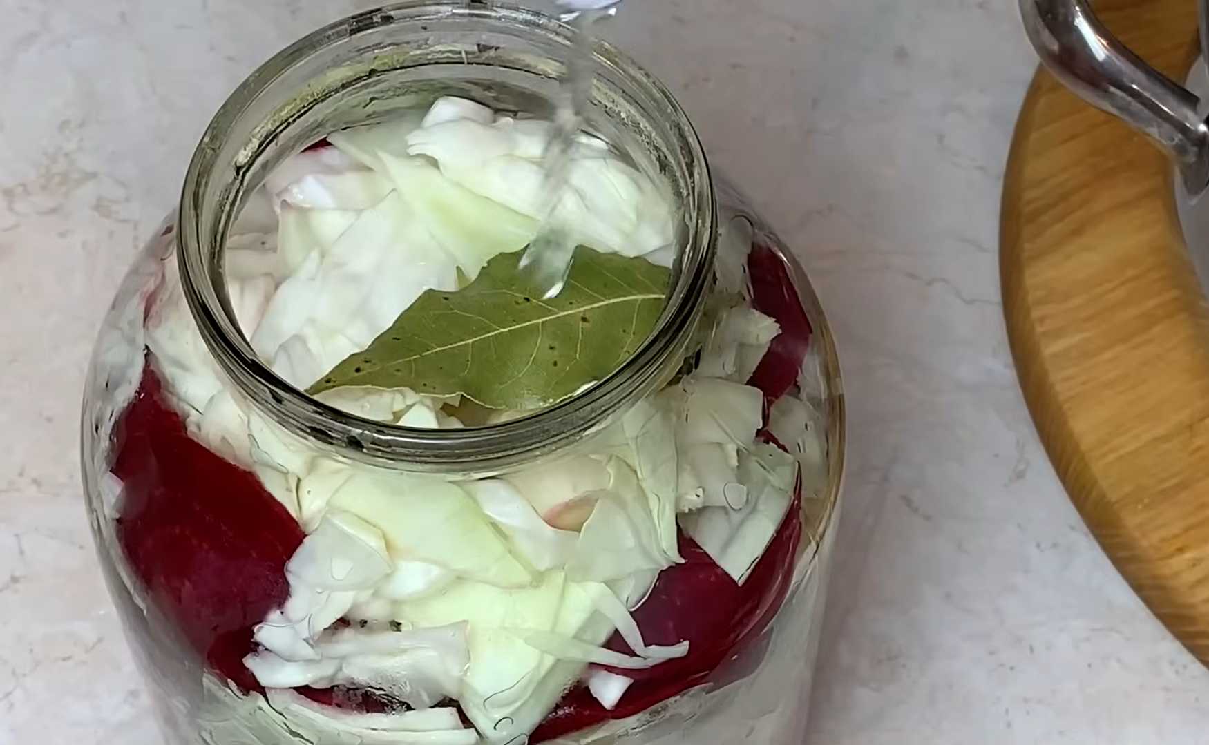 Маринованная капуста со свеклой-Шаг 7