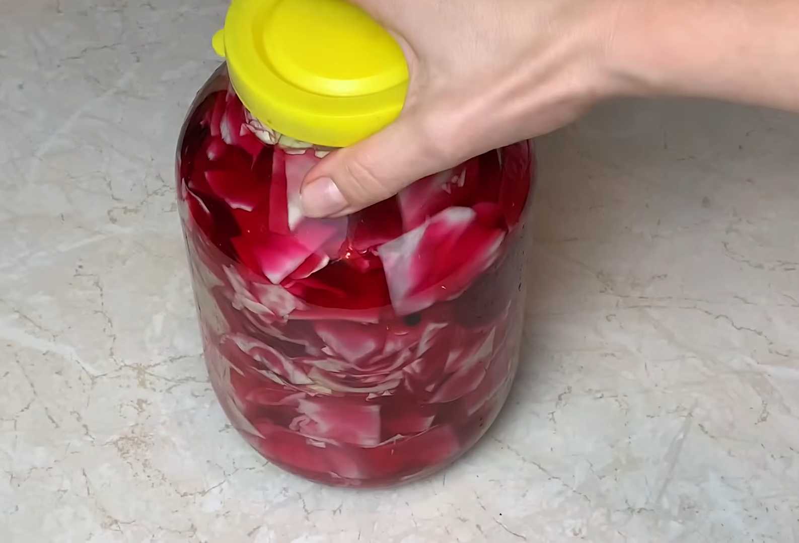 Маринованная капуста со свеклой-Шаг 8