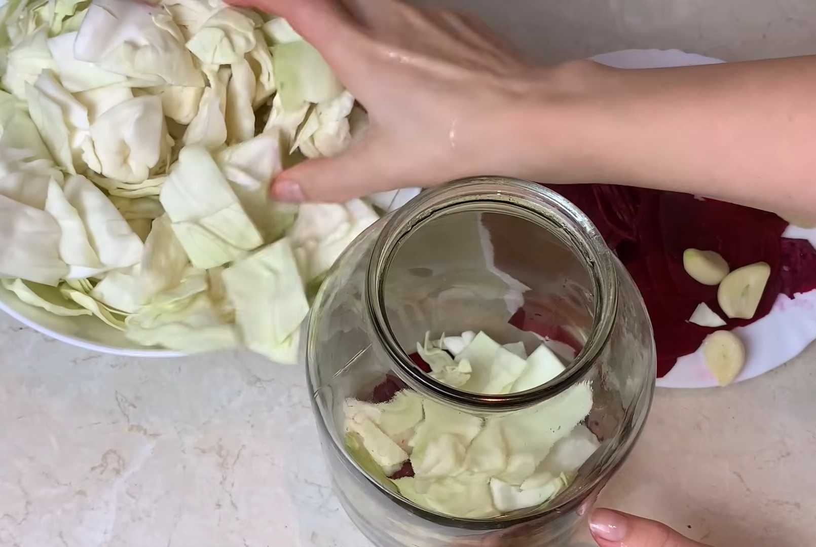 Маринованная капуста со свеклой-Шаг 4