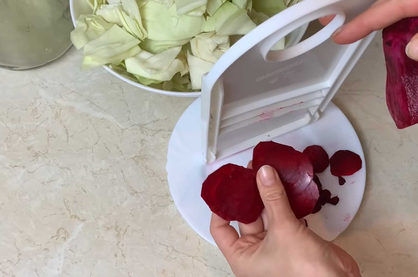 Маринованная капуста со свеклой-Шаг 2