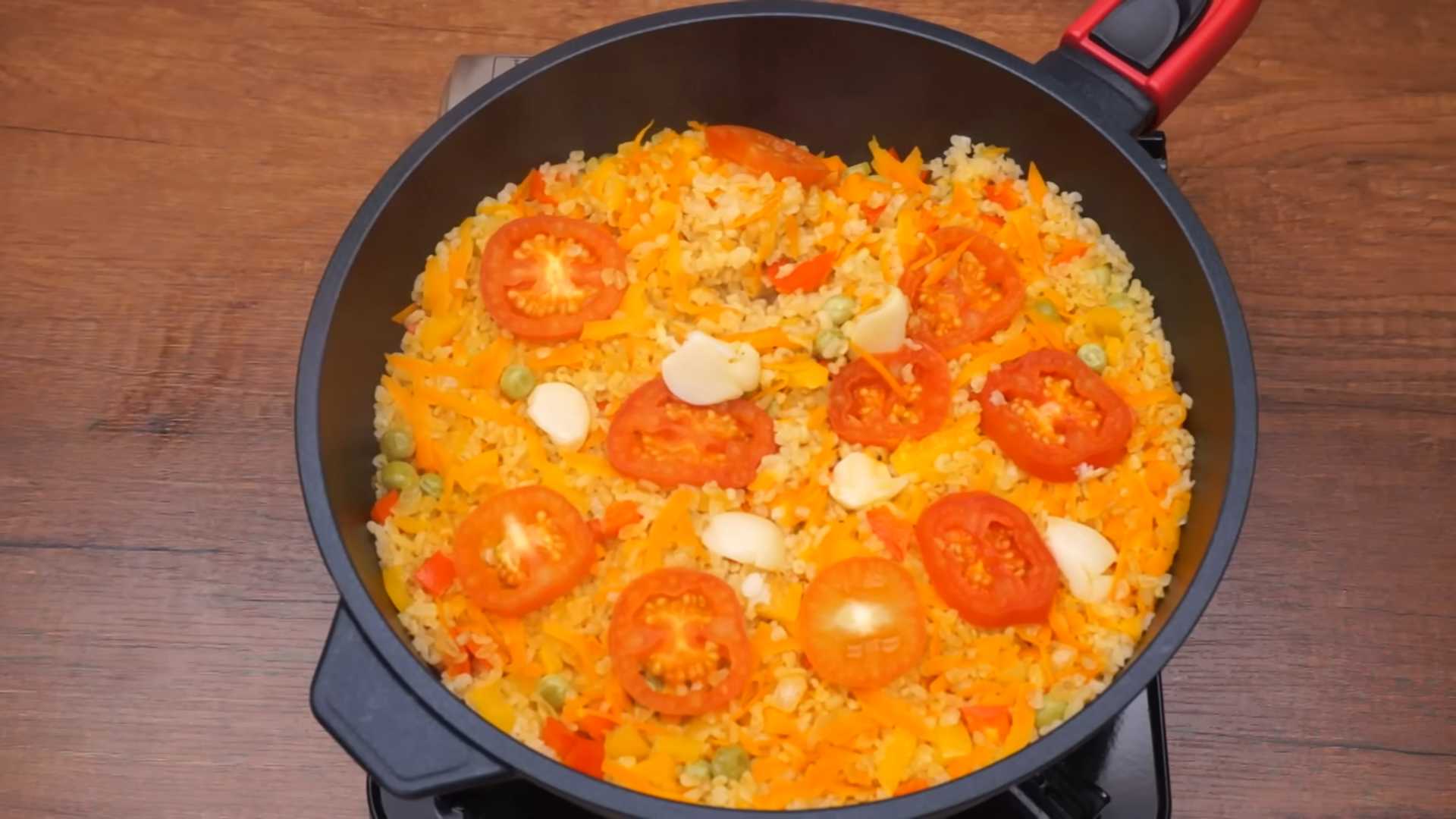 Булгур с овощами и зелёным горошком-Шаг 12