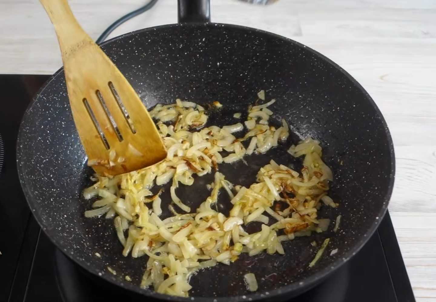 Гречка с грибами и овощами на сковороде-Шаг 2