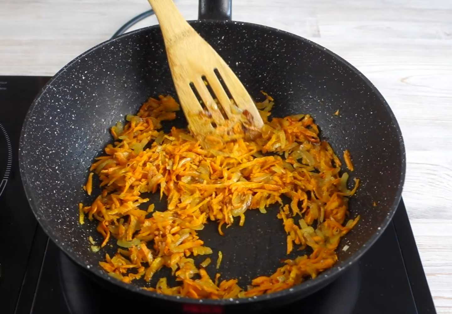 Гречка с грибами и овощами на сковороде-Шаг 3
