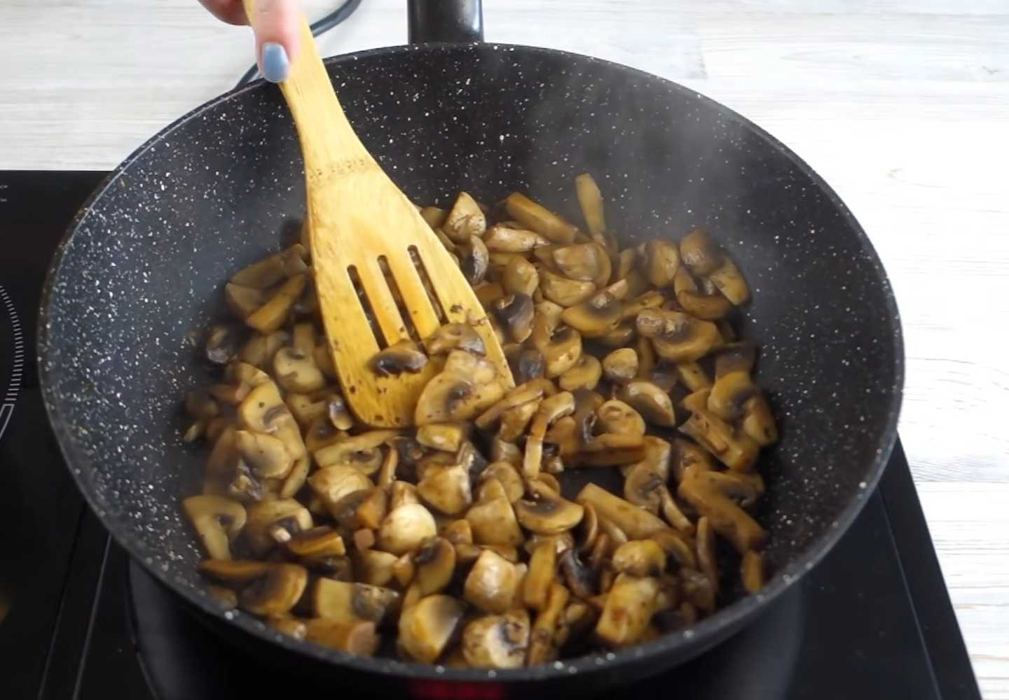 Гречка с грибами и овощами на сковороде-Шаг 6