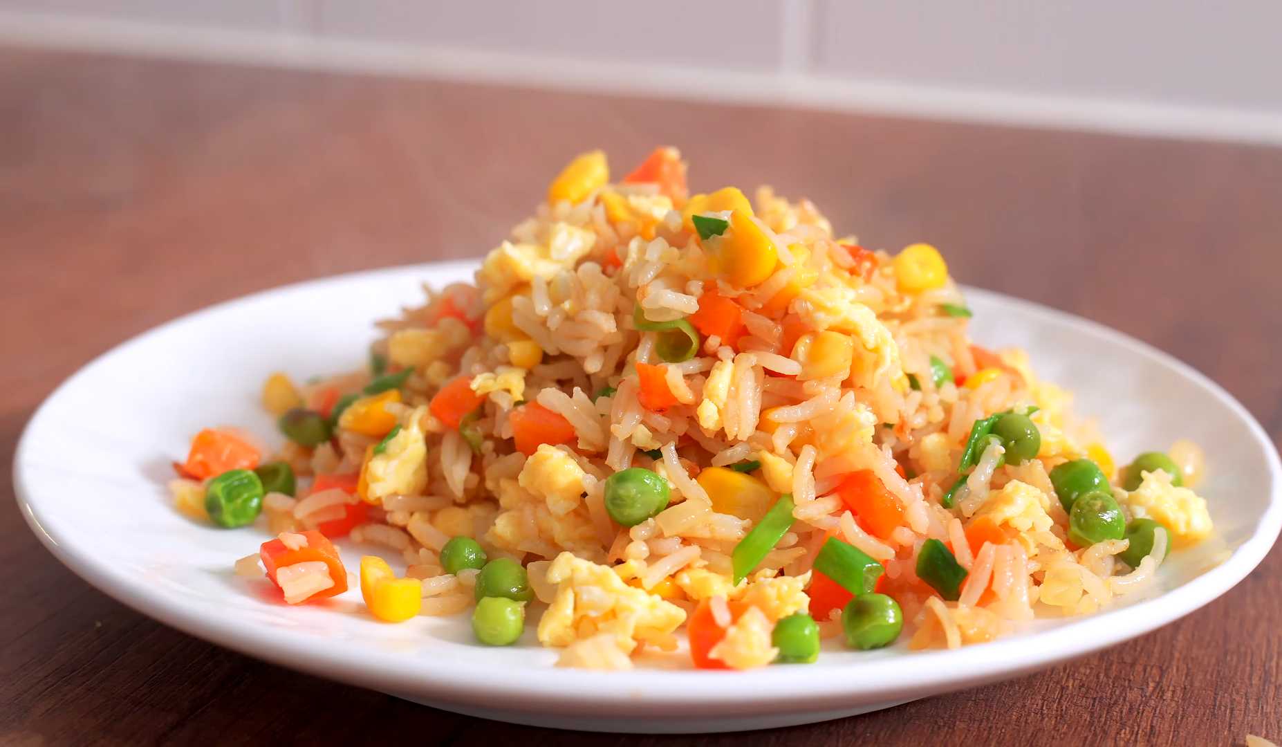 Жареный рис с овощами и яйцом по-азиатски-Шаг 18