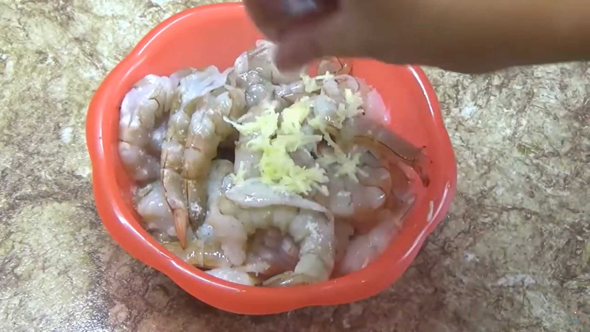 Салат Цезарь с морепродуктами — Шаг 6