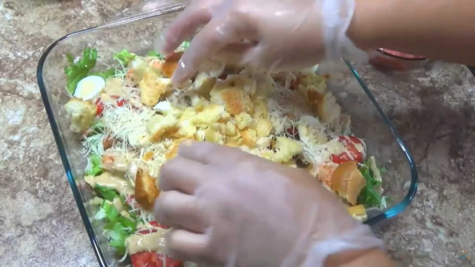 Салат Цезарь с морепродуктами — Шаг 11