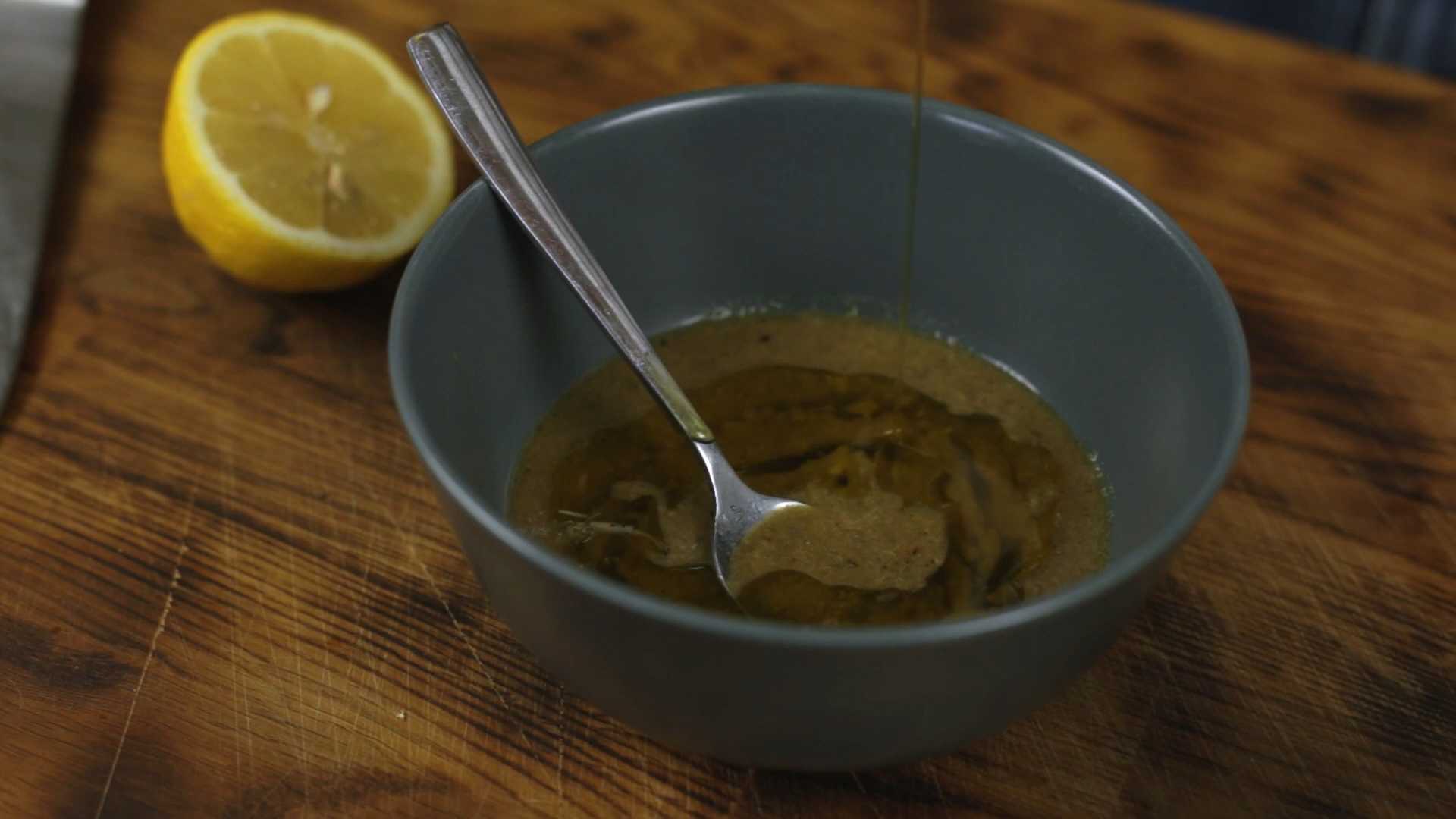 Салат Цезарь с курицей и пармезаном — Шаг 3
