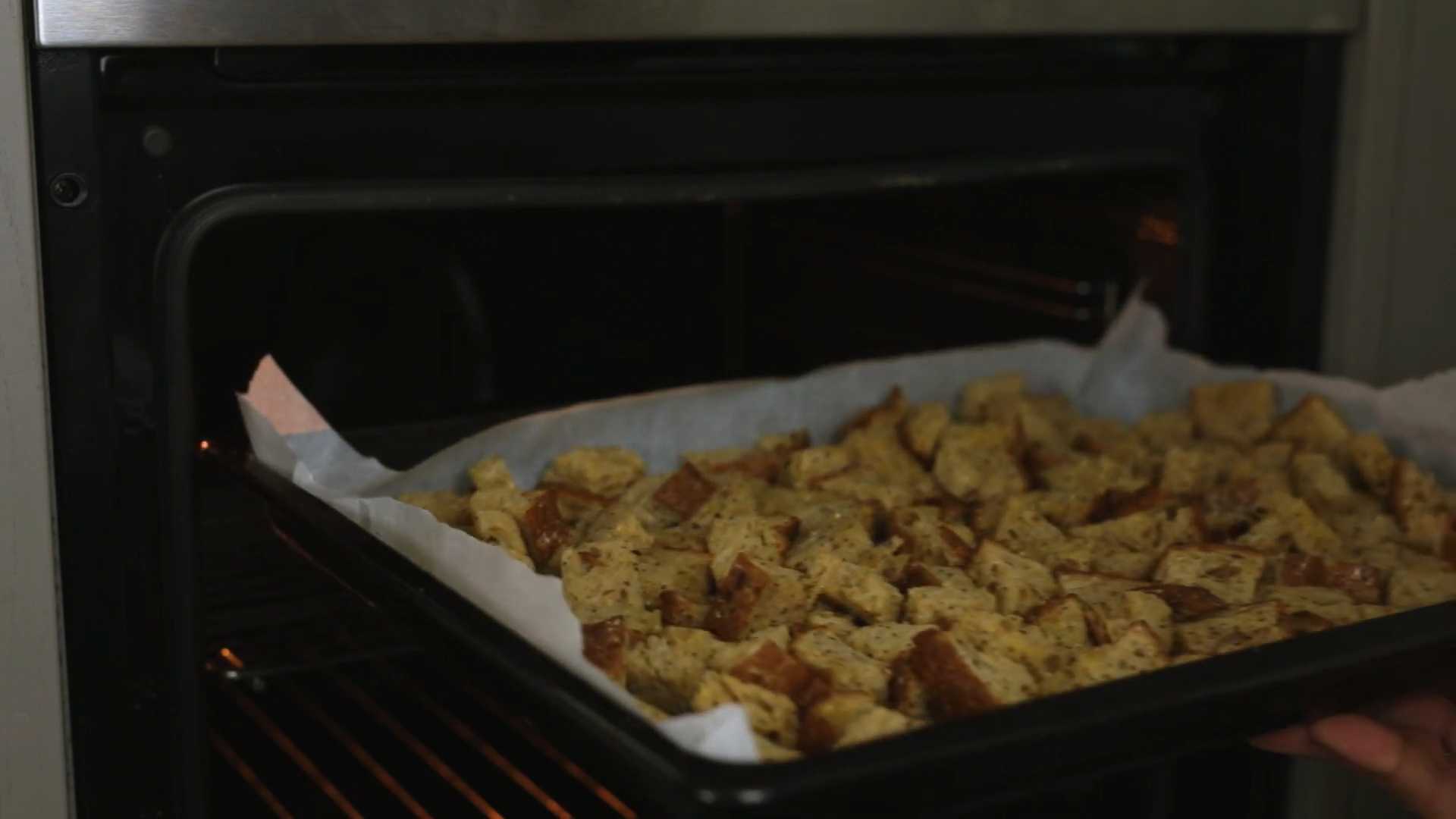 Салат Цезарь с курицей и пармезаном — Шаг 6