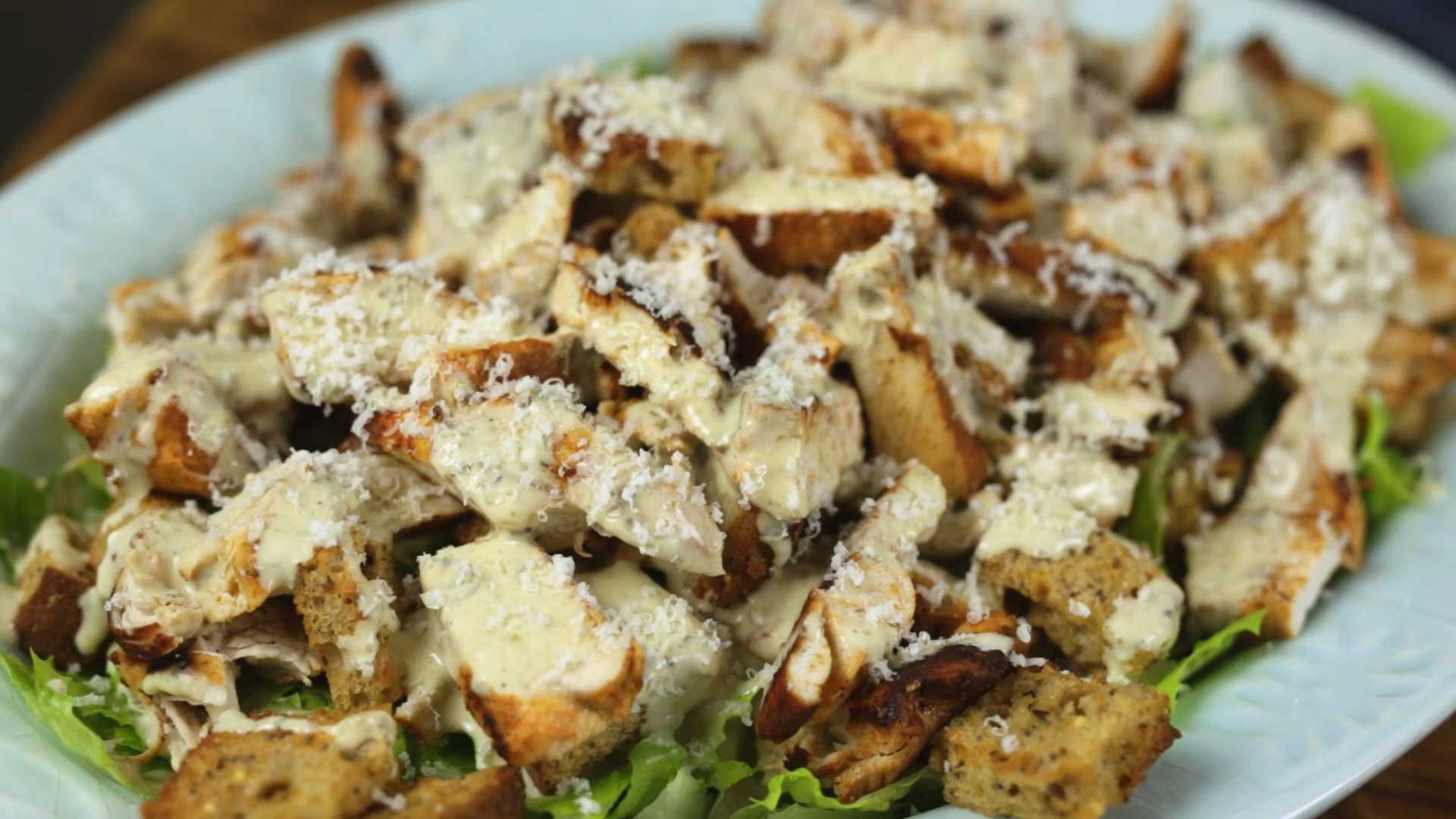 Салат Цезарь с курицей и пармезаном — Шаг 11