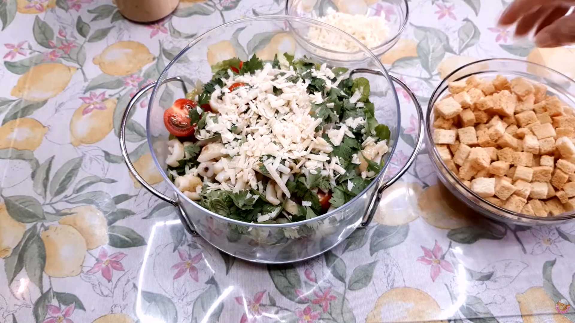 Салат Цезарь с кальмарами-Шаг 12