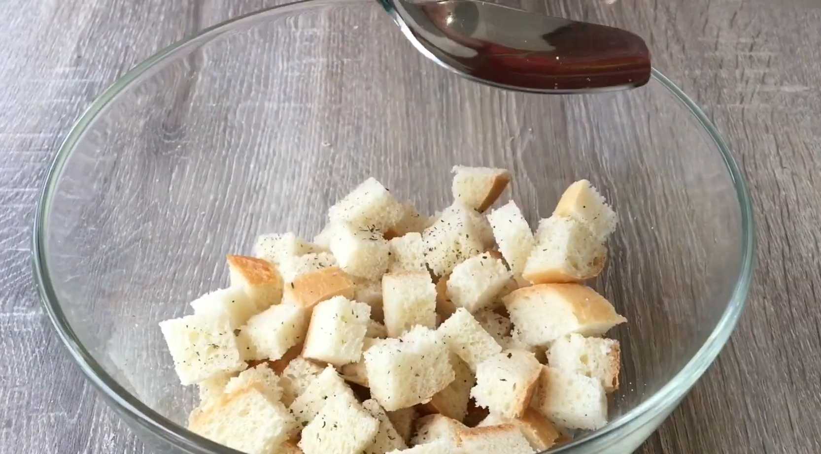 Классический салат Цезарь с курицей-Шаг 6