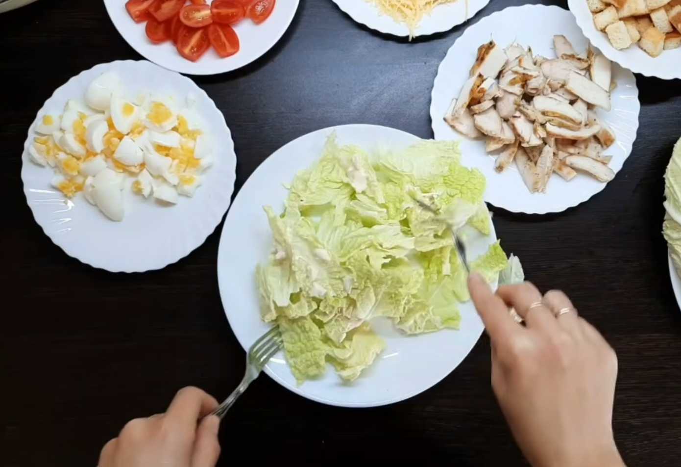 Салат Цезарь с пекинской капустой и курицей-Шаг 7