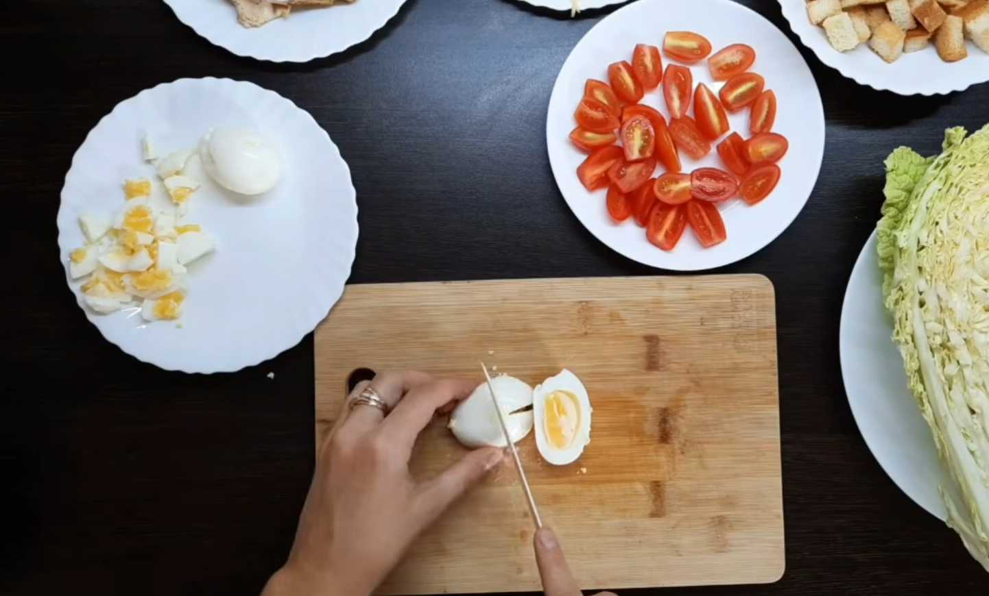 Салат Цезарь с пекинской капустой и курицей-Шаг 5