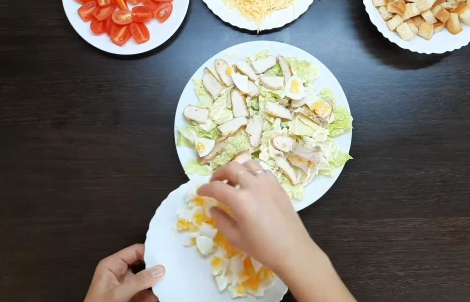 Салат Цезарь с пекинской капустой и курицей-Шаг 8