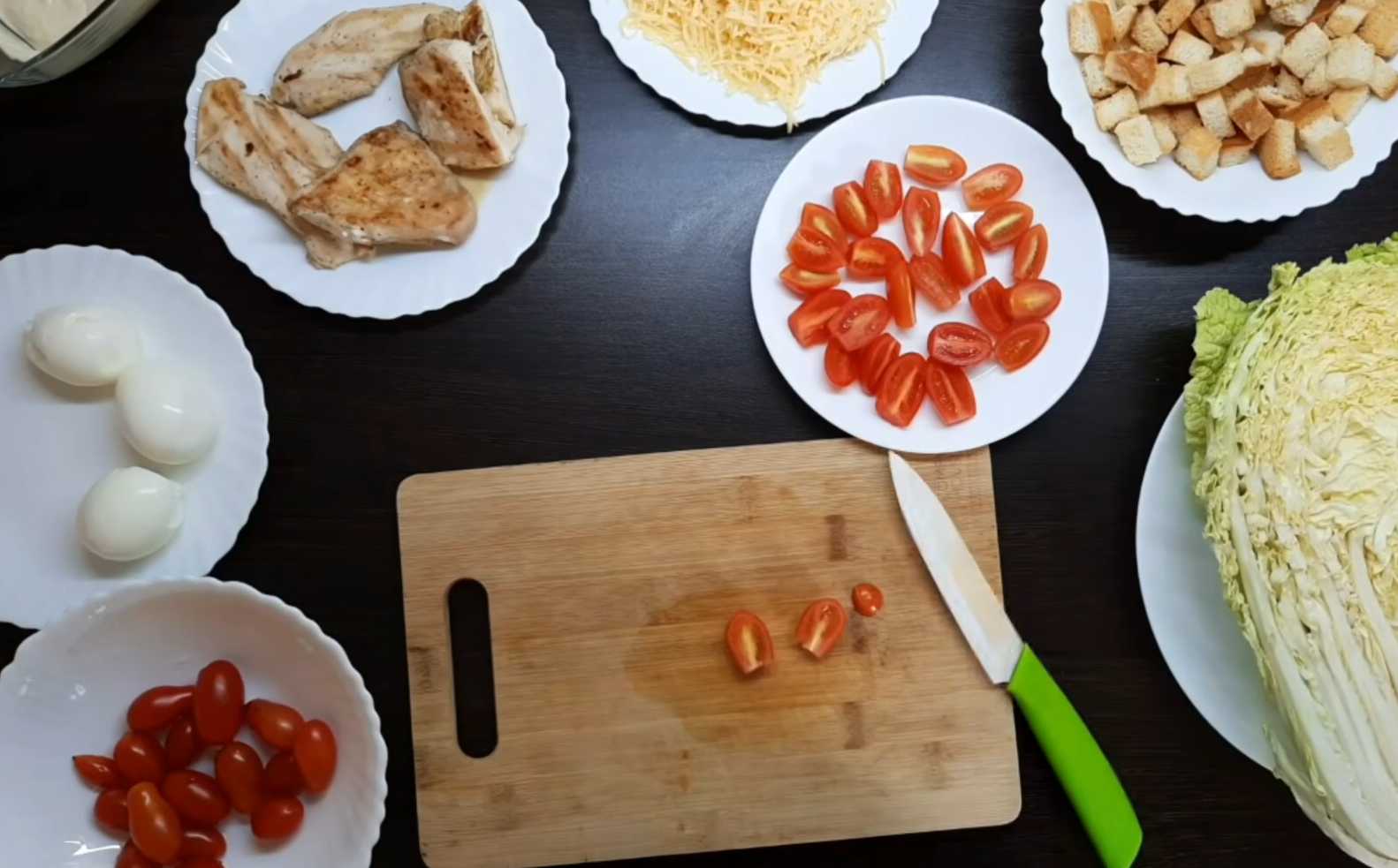Салат Цезарь с пекинской капустой и курицей-Шаг 4