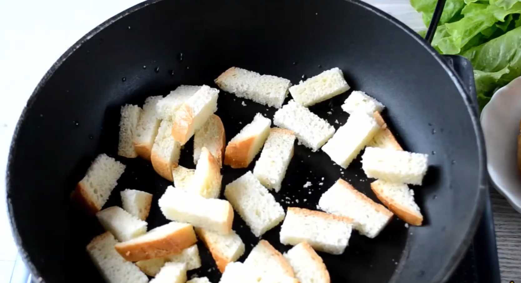 Салат Цезарь с копченой курицей-Шаг 2