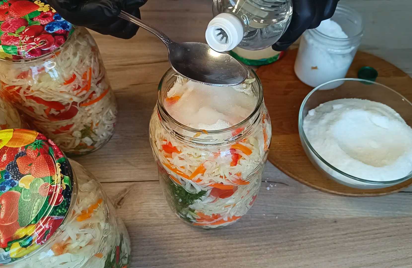 Маринованная капуста с помидорами-Шаг 8