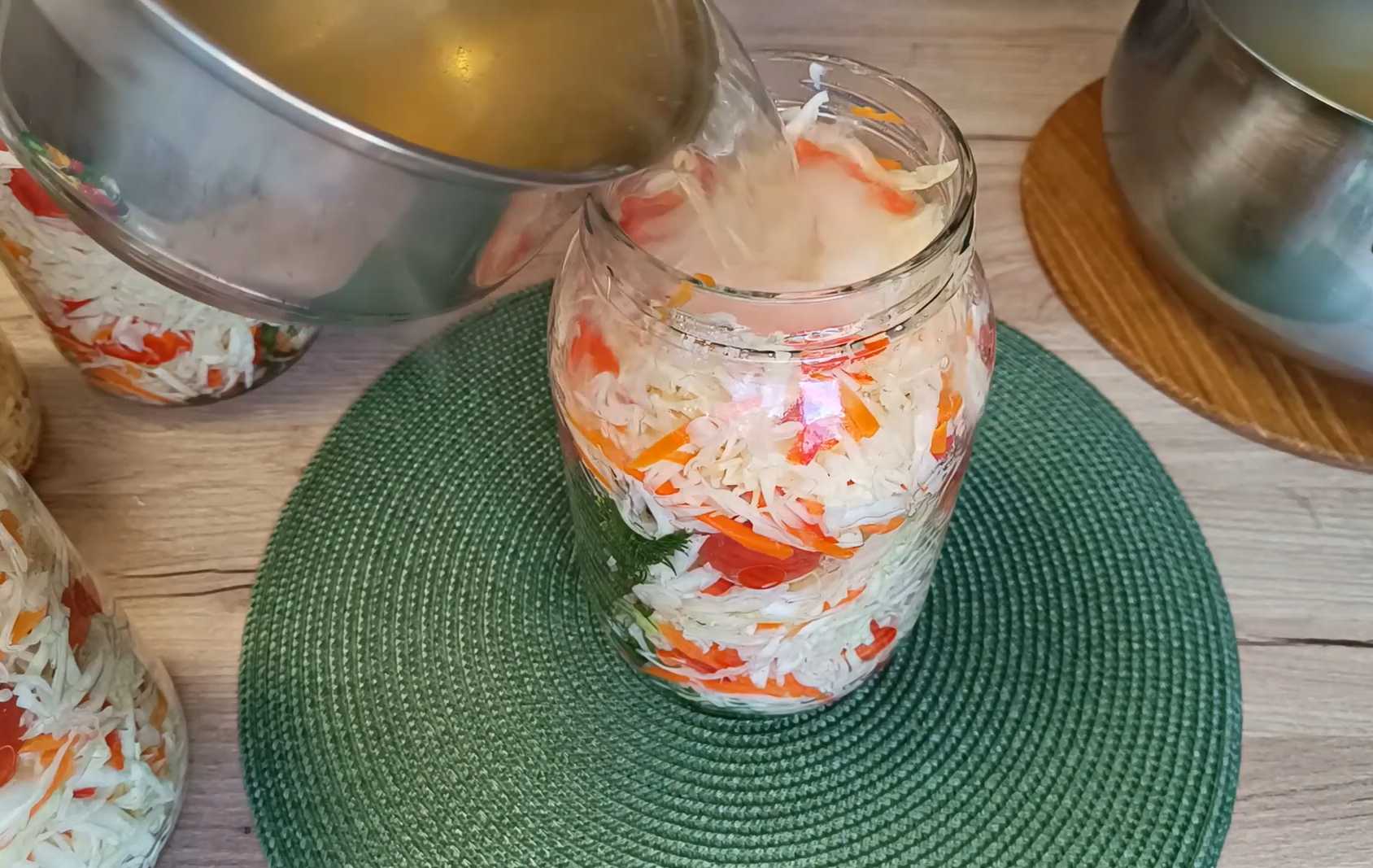 Маринованная капуста с помидорами-Шаг 9