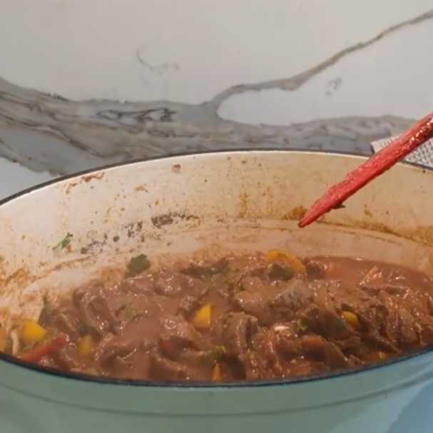 Томленная говядина с овощами и зеленью — Шаг 11