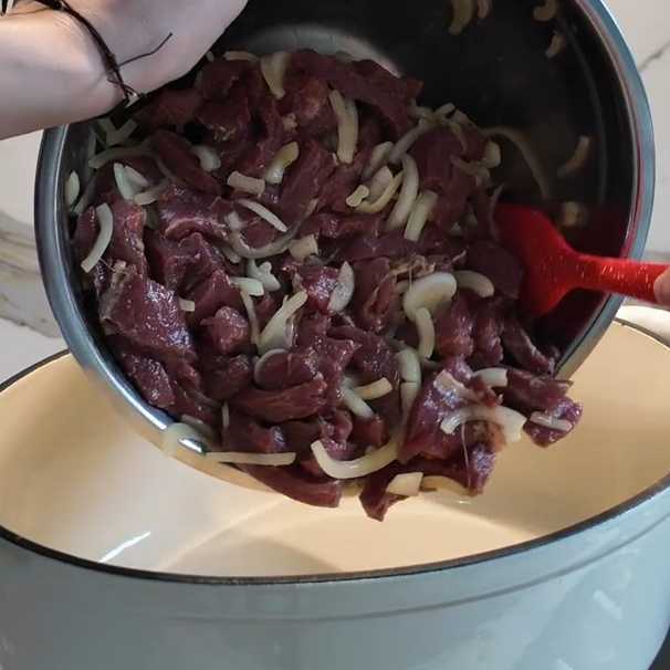 Томленная говядина с овощами и зеленью — Шаг 6