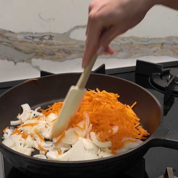 Куриные сердечки с овощами в сливочном соусе — Шаг 4