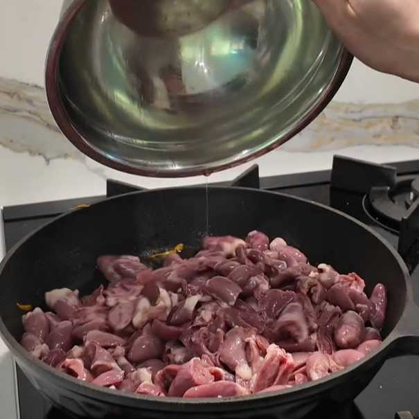 Куриные сердечки с овощами в сливочном соусе — Шаг 6