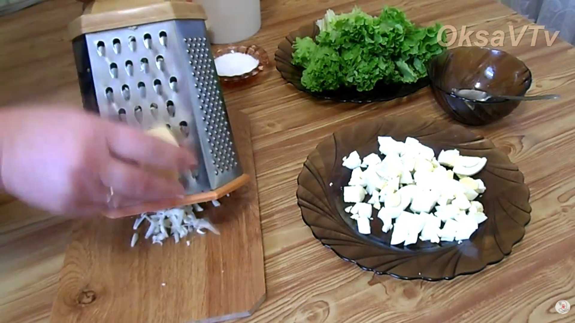Салат Цезарь с копченой колбасой — Шаг 5