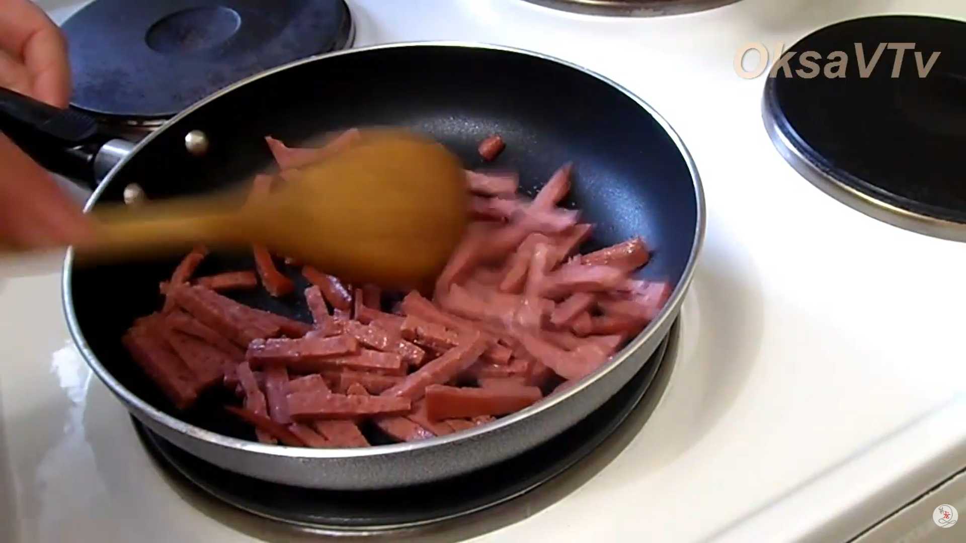 Салат Цезарь с копченой колбасой — Шаг 3