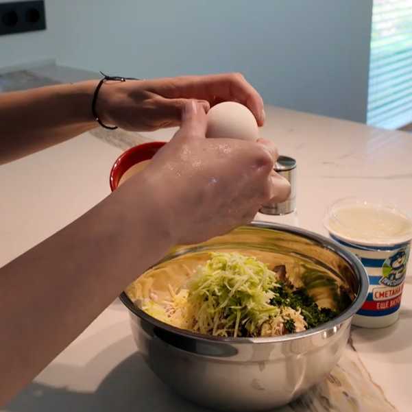 Рубленые котлеты из куриного филе с сыром и зеленью — Шаг 6