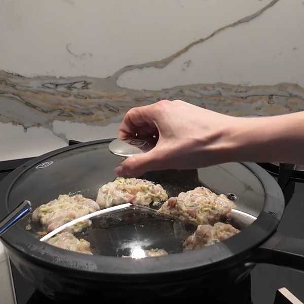 Рубленые котлеты из куриного филе с сыром и зеленью — Шаг 9