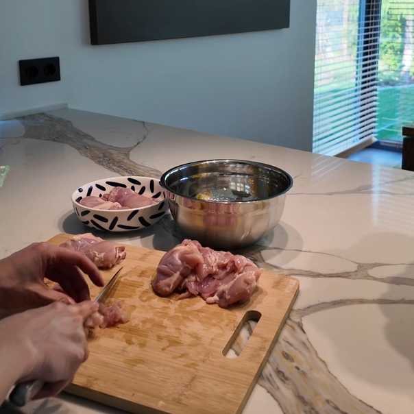 Рубленые котлеты из куриного филе с сыром и зеленью — Шаг 2