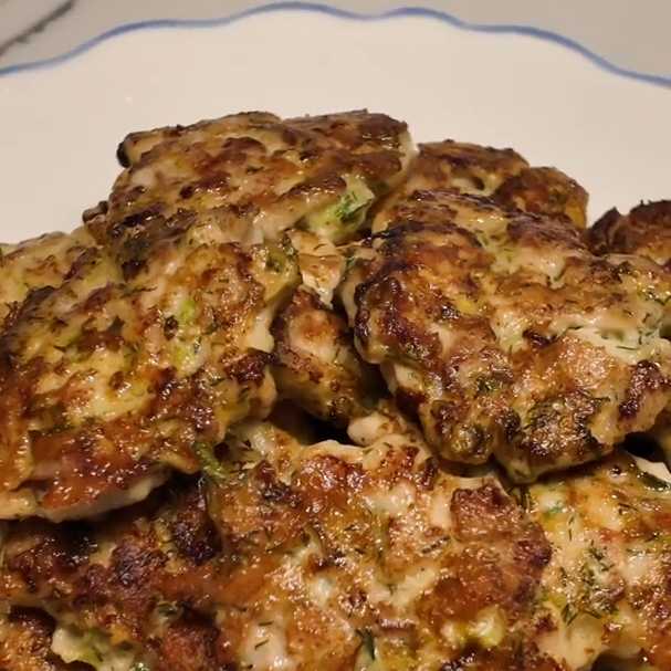 Рубленые котлеты из куриного филе с сыром и зеленью — Шаг 11
