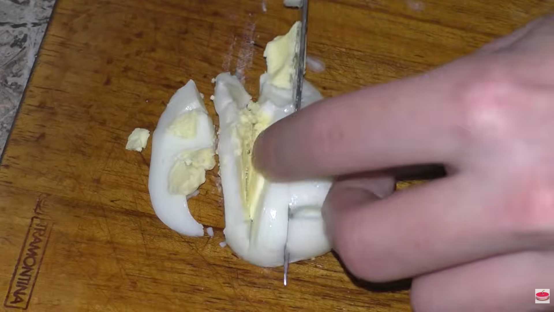Салат Цезарь с майонезом и чесноком — Шаг 3