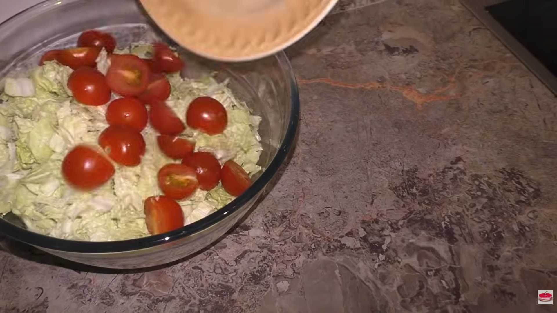 Салат Цезарь с майонезом и чесноком — Шаг 7