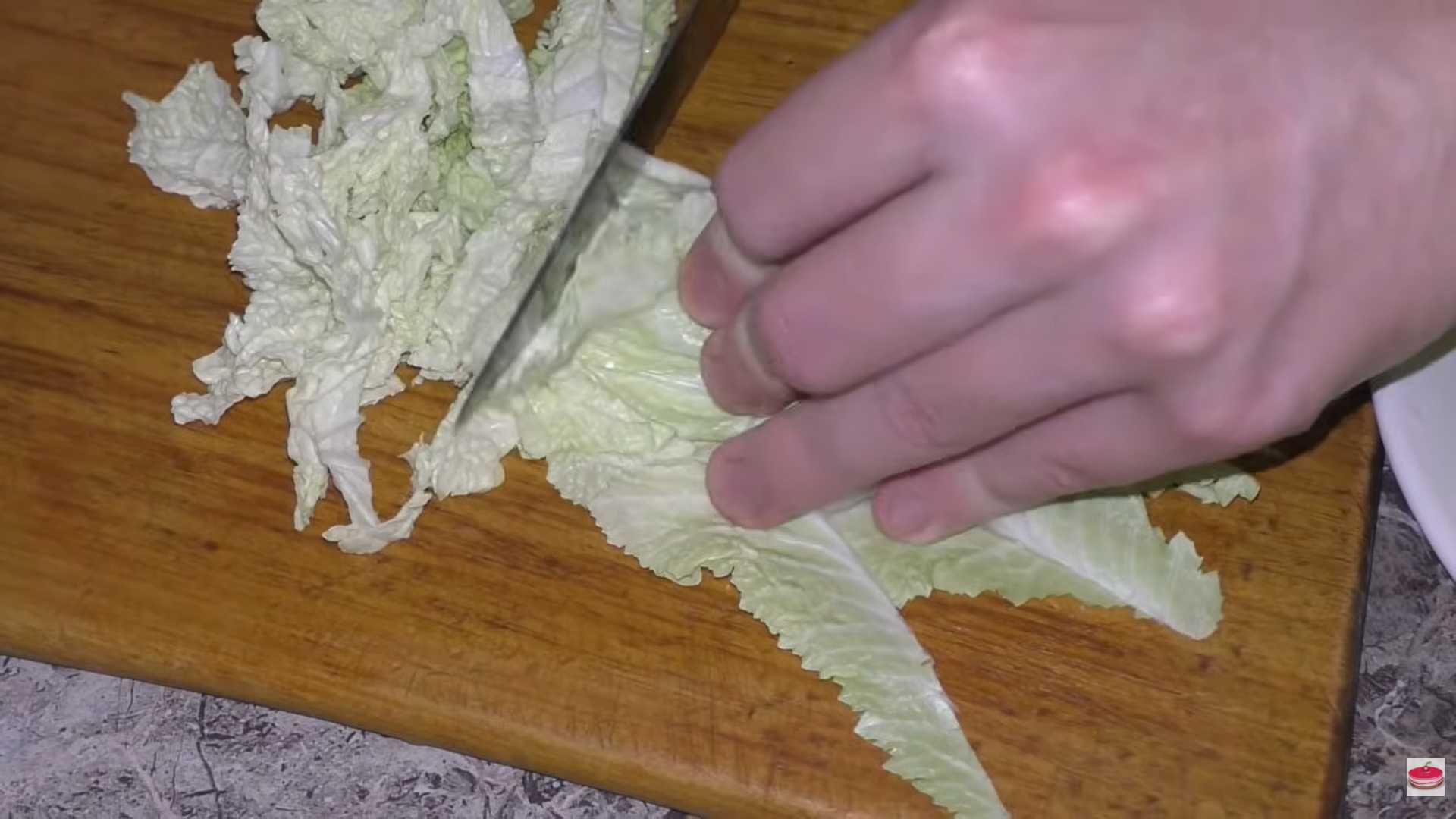 Салат Цезарь с майонезом и чесноком — Шаг 4