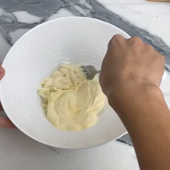 Салат Цезарь с яйцом — Шаг 8