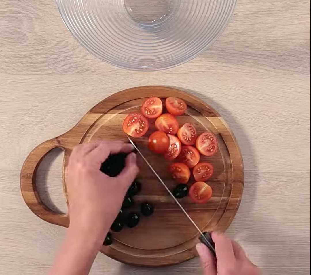 Салат «Цезарь» с курицей и моцареллой — Шаг 5