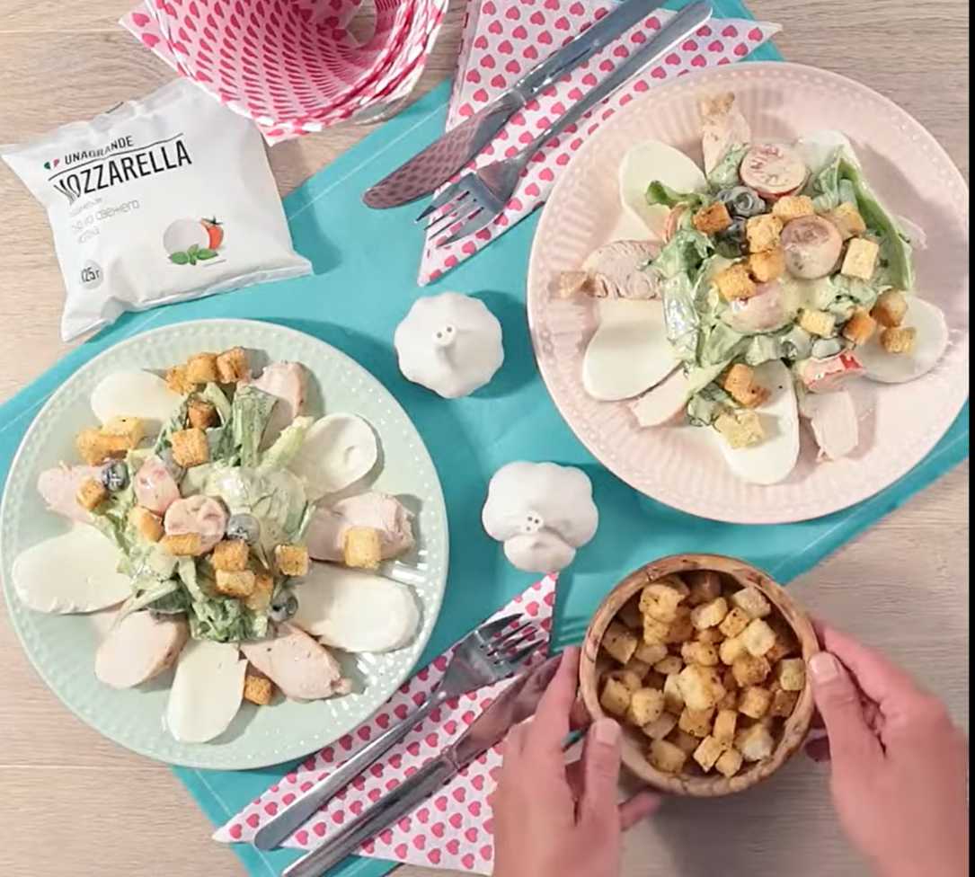 Салат «Цезарь» с курицей и моцареллой — Шаг 8