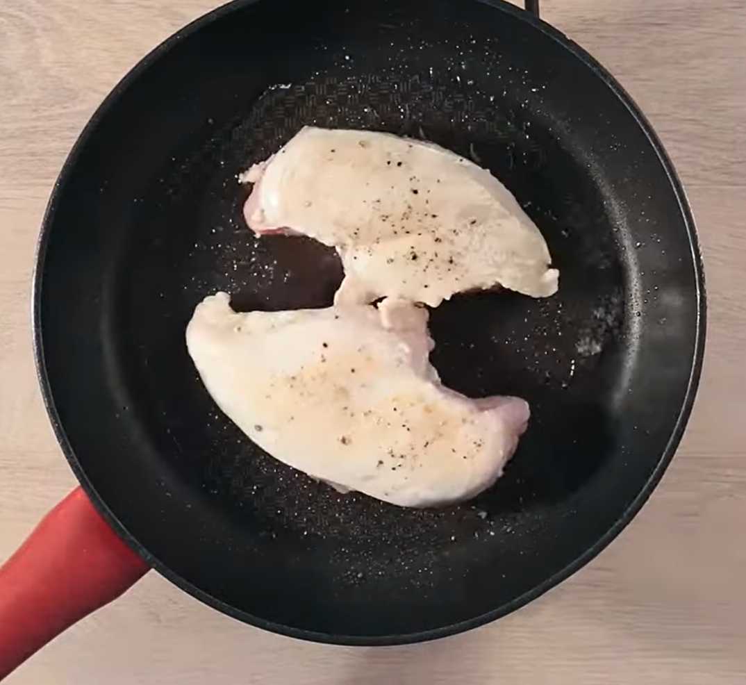 Салат «Цезарь» с курицей и моцареллой — Шаг 3
