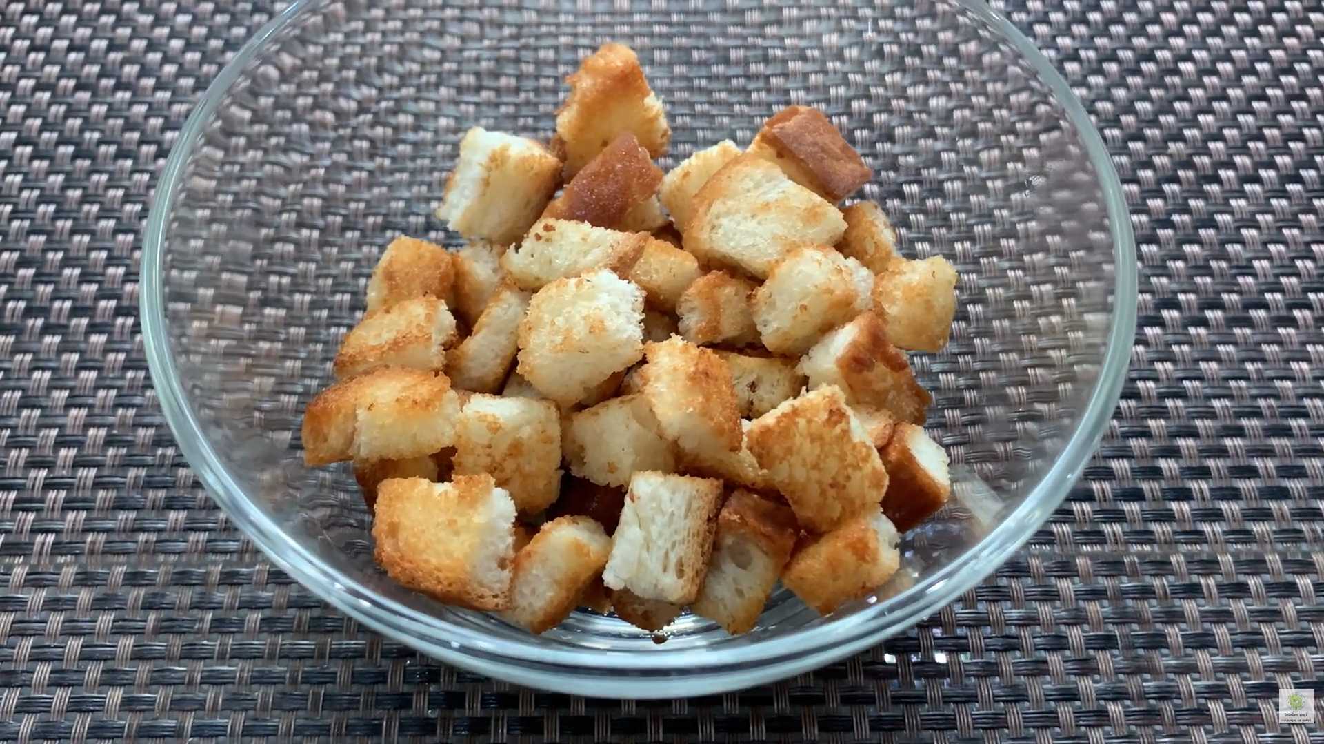 Салат Цезарь с сёмгой — Шаг 3