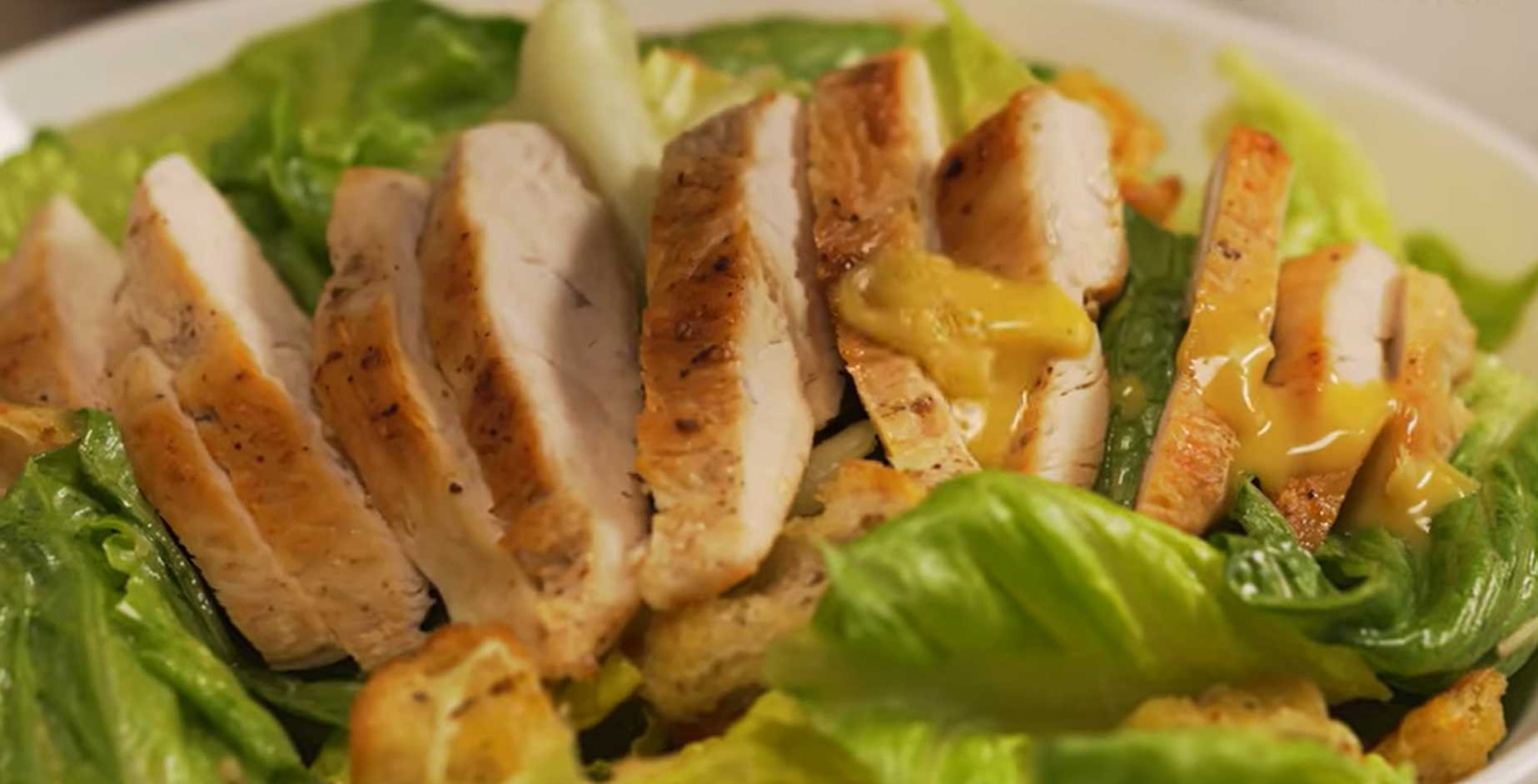 Салат Цезарь классический с курицей — Шаг 10